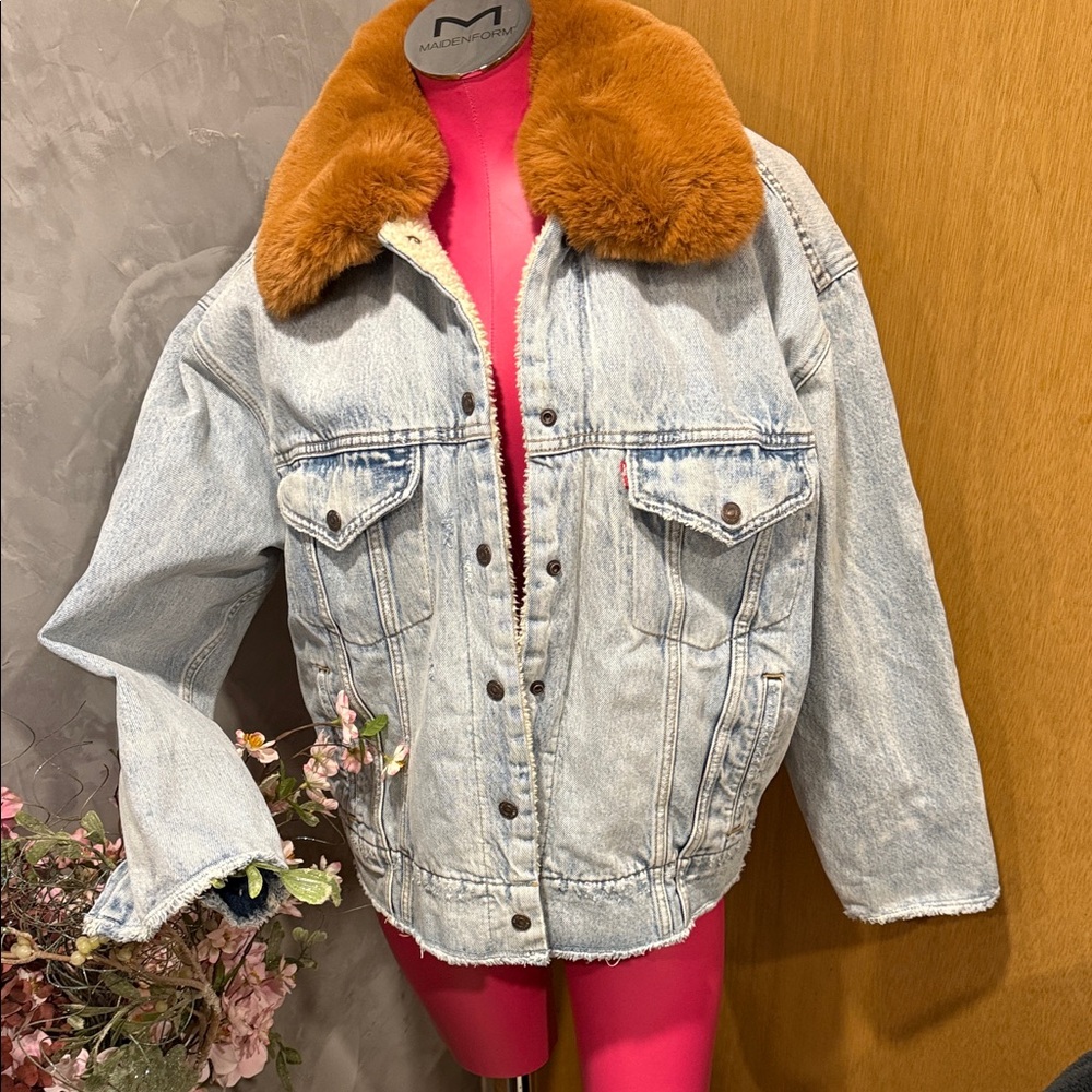 Levi's Light Blue Denim Jacket with Brown Faux Fur Collar